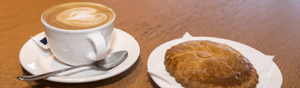 headcappuchino-gevulde-koek